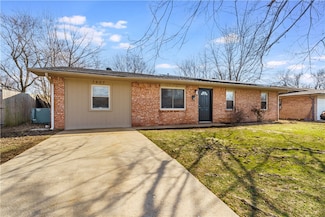 1607 Stone St, Springdale, AR 72762