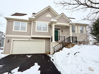 898 Emerald Dr, Pingree Grove, IL 60140