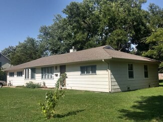 810 Chestnut St, Halstead, KS 67056