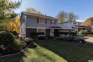 2805 Carriage Hill Dr, Davenport, IA 52807