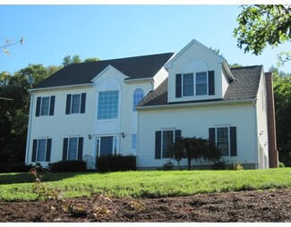 14 Maple Ave, Upton, MA 01568