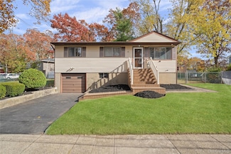 15 Santam Ct, Bay Shore, NY 11706