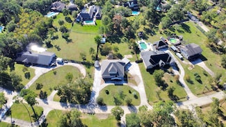 1019 N Country Club Dr, La Porte, TX 77571