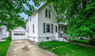 525 Center Ave, Sycamore, IL 60178