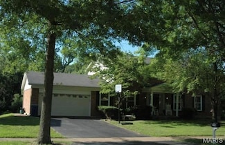 1536 Woodroyal East Dr, Chesterfield, MO 63017