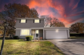 2716 Ravenglass Rd, Waterford, MI 48329