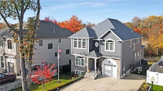 214 Cheevers Ln, Staten Island, NY 10307