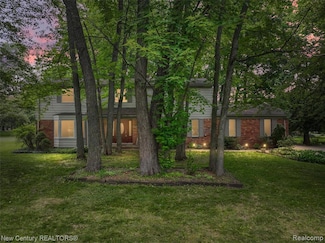 6750 Limerick Ln, Troy, MI 48098