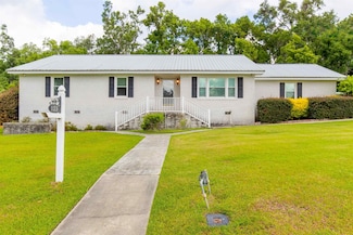 135 NE Fraleigh Dr, Madison, FL 32340
