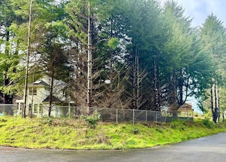 416 Ridge Rd, Shelter Cove, CA 95589