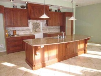 82 Whitins Rd, Sutton, MA 01590