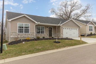 14 W Persimmon Dr, Hamilton, OH 45013
