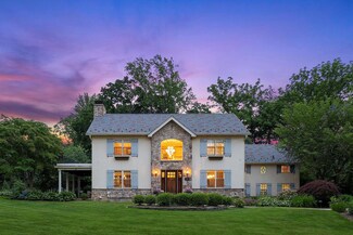 184 Circle Dr, Manhasset, NY 11030