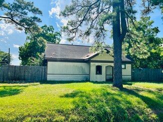 314 S 5th St, Highlands, TX 77562