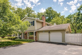 455 Hickory Haven Dr E, Gurnee, IL 60031
