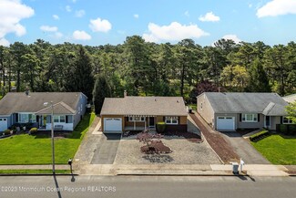 22 Beaverbrook Dr, Toms River, NJ 08757