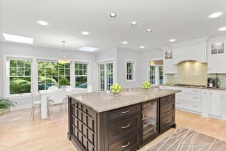 12 Fairgreen Ln, Old Greenwich, CT 06870