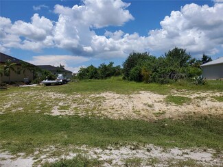 8361 Antwerp Cir, South Gulf Cove, FL 33981