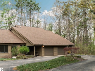 6307 Summit Ct, Traverse City, MI 49686