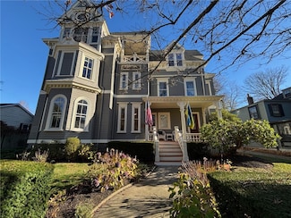 8 Cottage St Unit 2, Newport, RI 02840