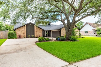 1811 Hunt Dr, Friendswood, TX 77546