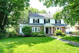 58 Bacon St, Winchester, MA 01890