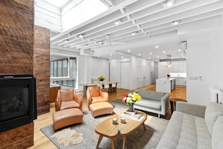 414 W 51st St Unit 2, New York, NY 10019
