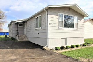 302 Mckinley Ave, Underwood, ND 58576