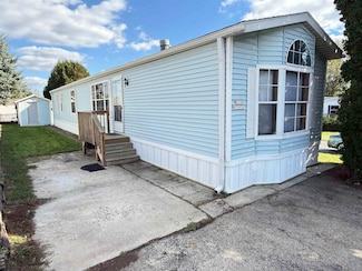 W210N11631 Pinecrest Ln, Germantown, WI 53022