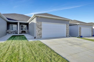 5007 W Hillsboro Dr, Lincoln, NE 68528
