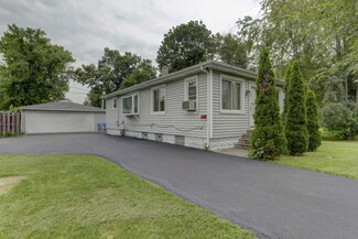 110 SE Circle Dr, Joliet, IL 60433