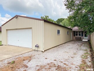 704 Davidson St, Eldorado, IL 62930