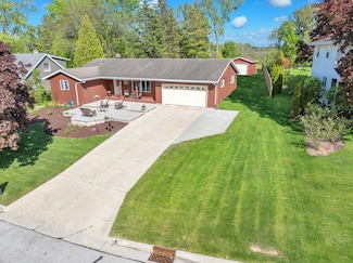 650 Dartmouth Dr, Sheboygan Falls, WI 53085
