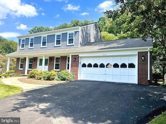 1213 Forestville Dr, Great Falls, VA 22066