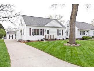 1427 10th St NW, Cedar Rapids, IA 52405