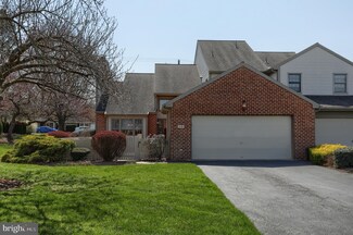14 Cambridge Dr, Hershey, PA 17033