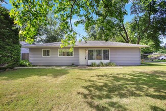 2007 Greendale Dr, Champaign, IL 61821