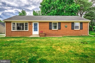 52 Wilson Ave, Leola, PA 17540