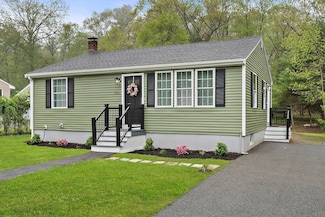302 Weymouth St, Holbrook, MA 02343