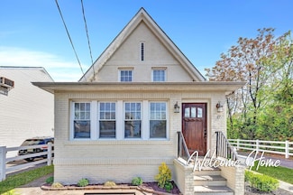 17 Milos Way, Port Reading, NJ 07064
