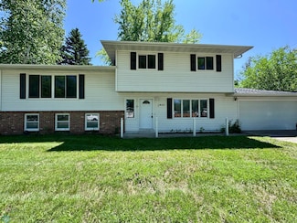 1815 20th Ave S, Moorhead, MN 56560