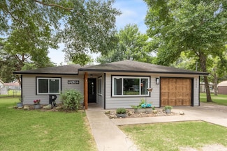 6111 Dubose St, Wallis, TX 77485