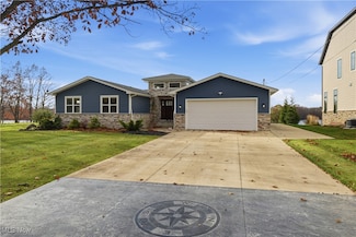 1531 Lake Crest Dr, Roaming Shores, OH 44084