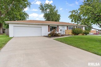 20 Newland Ln, Jacksonville, IL 62650