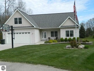 3003 Castle Ln S, Weidman, MI 48893