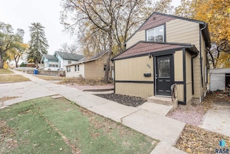 909 N Walts Ave, Sioux Falls, SD 57104