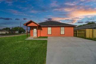1518 Heights St, Pasadena, TX 77503