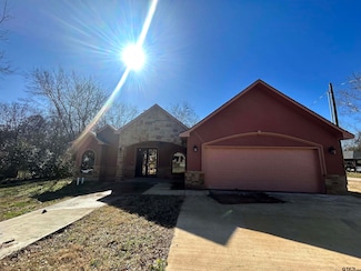 910 E 8th St, Mount Pleasant, TX 75455