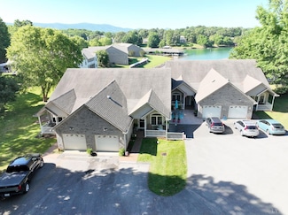 206 Blarney Stone Ct, Huddleston, VA 24104