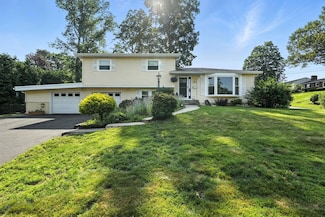 6 Mount Tom Ave, Holyoke, MA 01040